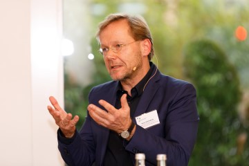 Henry Steinhäuser vom ISB über Digitalisierung an bayerischen Ganztagsschulen